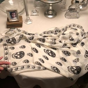 Alexander McQueen silk skull scarf black/white